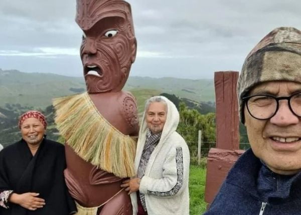 Whaea Ataneta created the cloak that sits on pou tipuna Tamatea Pokaiwhenua.